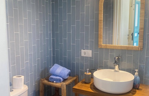 Batroun Chalet De Esquí | Cozy 1-bedroom chalet in brilliant Batroun with AC