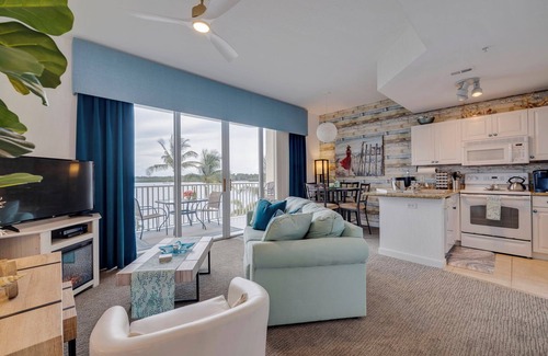 St. Petersburg - Clearwater Condominio | Cozy 1-Bedroom Condo w/Open Water View in St. Petersburg Fl.