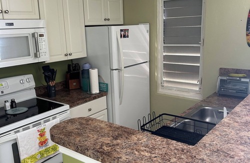 Chenay Bay Condominio | Cozy 1-bedroom condo with Pool and AC in charming Christiansted. Walk to Beach.