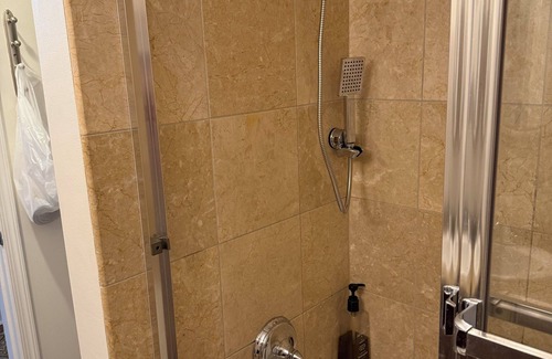 Newbold Condominio | Cozy 1-bedroom condo with AC,fitness room in welcoming Philadelphia/WITH PARKING