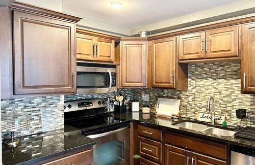 Country Club Plaza Area Condominio | Cozy 1-bedroom condo with WiFi, AC in fabulous Plaza, Kansas City