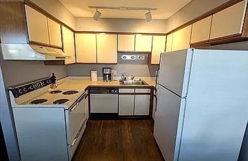 Clawson Condominio | Cozy 1-bedroom condo near downtown Clawson with WiFi, AC
