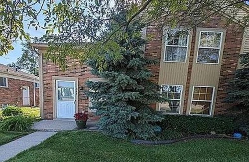 Clawson Condominio | Cozy 1-bedroom condo near downtown Clawson with WiFi, AC