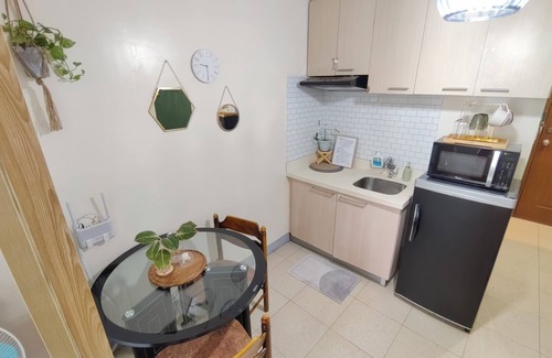 Pembo Condominio | Cozy 1-bedroom condo Ridgewood Towers near BGC and Venice with WIFI- Grace Haven