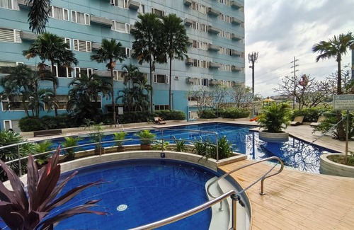 Pembo Condominio | Cozy 1-bedroom condo Ridgewood Towers near BGC and Venice with WIFI- Grace Haven