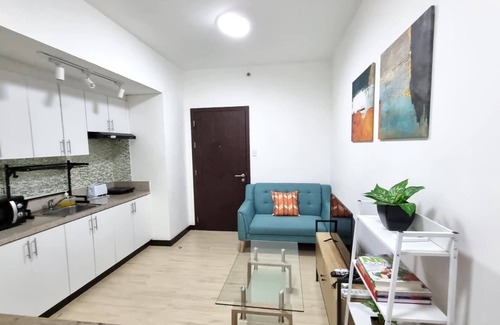 Bangkal Condominio | Cozy 1-bedroom condo San Lorenzo Place Makati WiFi 4KM NAIA