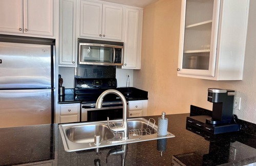 College East Condominio | Cozy 1-bedroom condo in marvelous San Diego with WiFi, fitness room