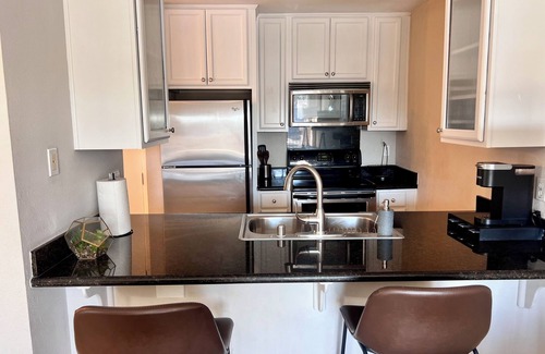 College East Condominio | Cozy 1-bedroom condo in marvelous San Diego with WiFi, fitness room