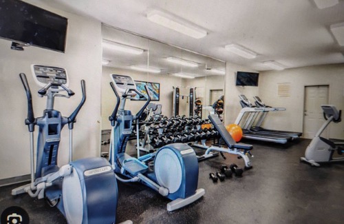 South Scottsdale Condominio | Cozy 1-bedroom condo with pool and fitness room in lovely Scottsdale