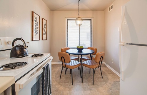 West Fargo Condominio | Cozy 1-bedroom condo in wonderful West Fargo with WiFi, AC
