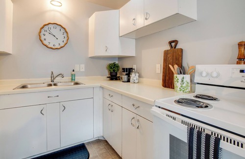 West Fargo Condominio | Cozy 1-bedroom condo in wonderful West Fargo with WiFi, AC