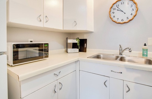 West Fargo Condominio | Cozy 1-bedroom condo in wonderful West Fargo with WiFi, AC