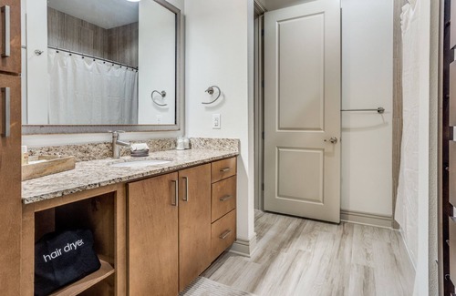 Addison Apartamento | Cozy 1-bedroom Condo with Resort-Style Living