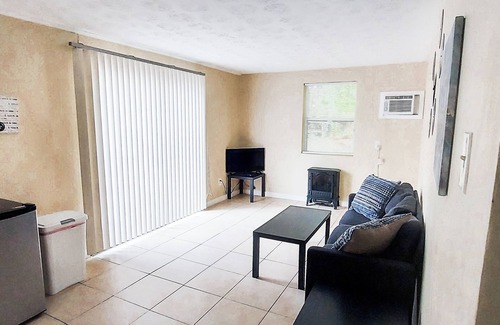 Arlington Cabaña | Cozy 1-bedroom cottage with WiFi and AC in charming Jacksonville