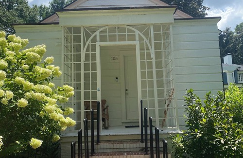 LaGrange Cabaña | Cozy 1-bedroom cottage with fitness equipment and AC in charming LaGrange
