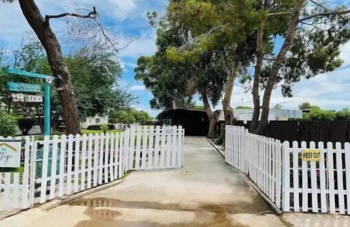 Tolleson Cabaña | Cozy, 1 bedroom Cottage with Mountain views!