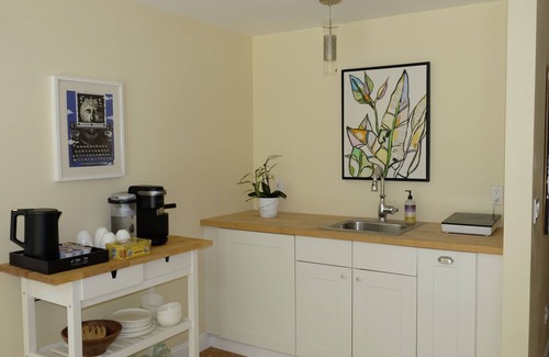 Fairfax Apartamento | Cozy 1-bedroom creekside hideaway in charming Fairfax walkable to downtown.