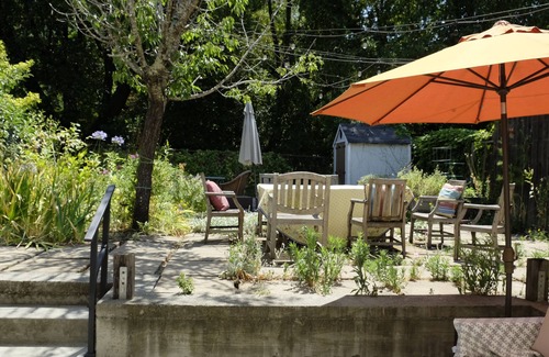 Fairfax Apartamento | Cozy 1-bedroom creekside hideaway in charming Fairfax walkable to downtown.