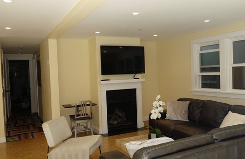 Fairfax Apartamento | Cozy 1-bedroom creekside hideaway in charming Fairfax walkable to downtown.