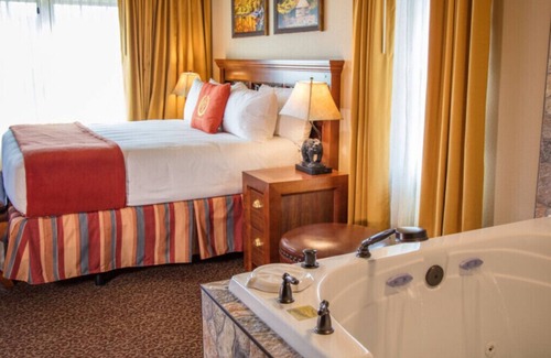 Gatlinburg Complejo | Cozy 1-Bedroom Deluxe King Bed Villa: Westgate Smoky Mountain Resort Gatlinburg