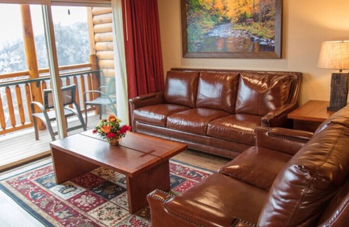 Gatlinburg Complejo | Cozy 1-Bedroom Deluxe King Bed Villa: Westgate Smoky Mountain Resort Gatlinburg