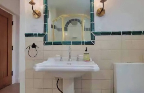 West Covina Casa | Cozy 1-bedroom estate with WiFi, AC in lovely West Covina. Private Entry.