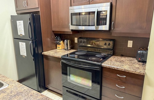 East Kootenay Condominio | Cozy 1 Bedroom | Fitness Centre & Steam Room