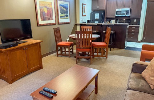 East Kootenay Condominio | Cozy 1 Bedroom | Fitness Centre & Steam Room