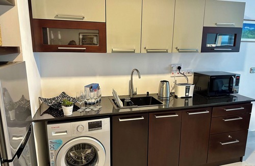 Negombo Apartamento | Cozy 1-bedroom fully furnished apartment in charming Negombo beach road.