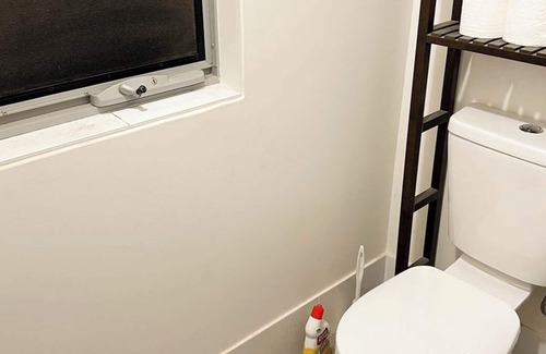 Kenwick Casa | Cozy 1-bedroom house in awesome Beckenham with WiFi, AC