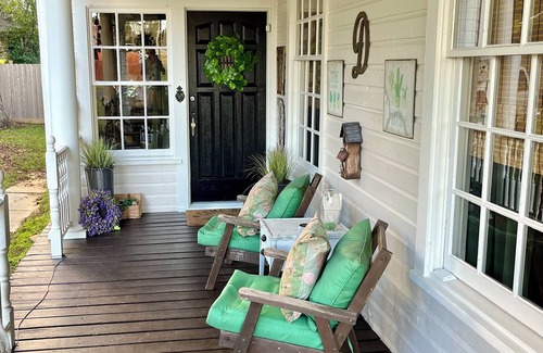 Livingston Casa | Cozy 1-bedroom house with WiFi and AC in charming Livingston
