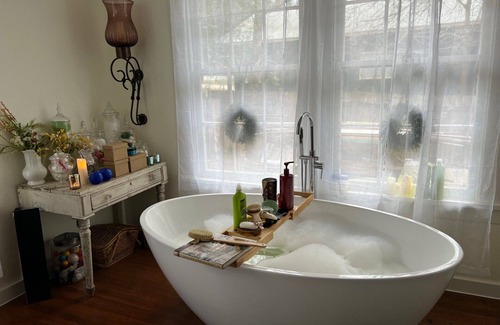 Livingston Casa | Cozy 1-bedroom house with WiFi and AC in charming Livingston