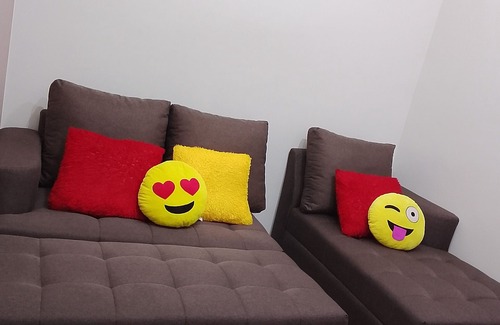 Novaliches Apartamento | Cozy 1-Bedroom in Trees with Netflix, WiFi, Mini Speaker Karaoke with dual Mic