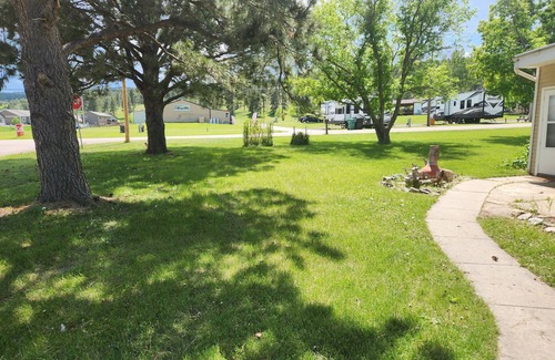 Sturgis Casa | Cozy 1-bedroom mobile home with AC, WiFi in scenic Sturgis