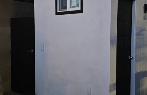 Indio Casa | Cozy 1-bedroom mobile home in charming Indio Calidornia, w/AC & access to pool.