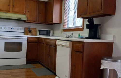 Hot Springs Apartamento | Cozy 1 bedroom private apt sleeps up to 4 people. Come enjoy the Black Hills,of