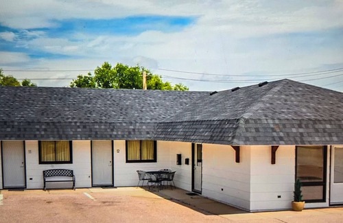 Hot Springs Apartamento | Cozy 1 bedroom private apt sleeps up to 4 people. Come enjoy the Black Hills,of