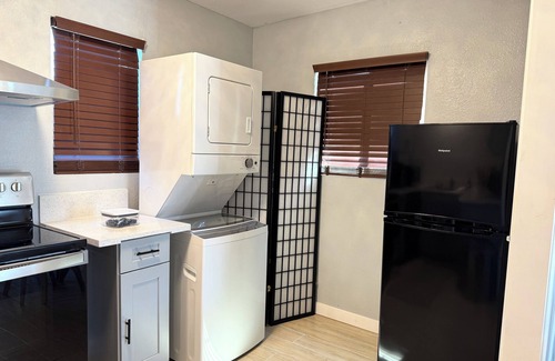 Hanford Apartamento | Cozy 1-Bedroom Retreat with In-Unit Laundry