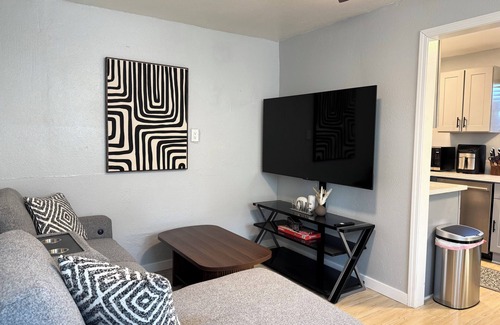 Hanford Apartamento | Cozy 1-Bedroom Retreat with In-Unit Laundry
