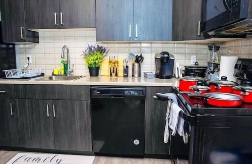 West Edmonton Casa | Cozy 1-bedroom suite close to West Edmonton Mall
