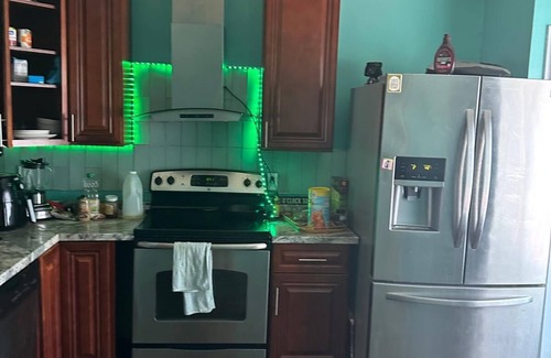 Norfolk - Virginia Beach Casa | Cozy 1-bedroom townhome in awesome Virginia Beach with WiFi, AC. The shared home