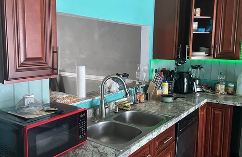 Norfolk - Virginia Beach Casa | Cozy 1-bedroom townhome in awesome Virginia Beach with WiFi, AC. The shared home