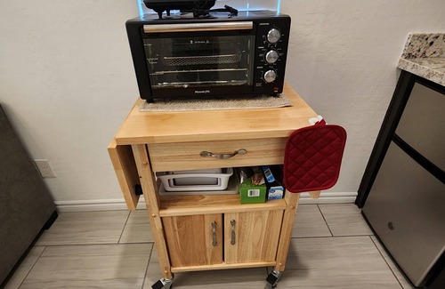 North Las Vegas Apartamento | Cozy 1-Bedroom Casita Kitchenette AC, Wi-Fi & In-Unit Laundry in North Las Vegas