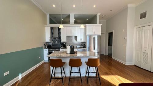 Near West Side Apartamento | Cozy 1 BR 1 Parking Sleeps 4