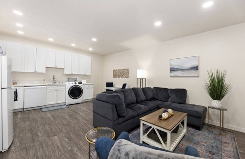 Point Loma Heights Apartamento | Cozy 1 BR Apt near beach..ocean breeze...brand new washer/dryer stove, parking.