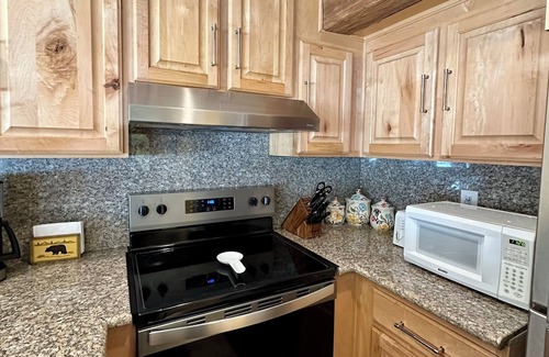 Majestic Pines Condominio | Cozy 1 BR+ Large Loft, 2-Bath – Freshly Remodeled & Ready for Your Adventure!