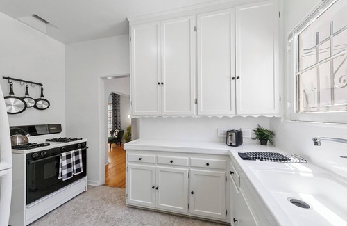 Beverly Grove Hotel | Cozy 1 BR Unit Near Rodeo Dr. w/ W/D
