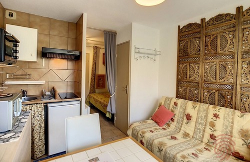 Lamalou-les-Bains Apartamento | Apartamento Luminoso en Planta Baja cerca de los Baños Termales con WiFi y Acepta Mascotas