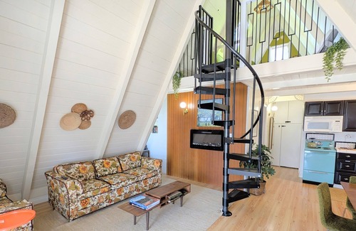 Bodfish Cabina | Cozy 1960s A- Frame with Mountain Views