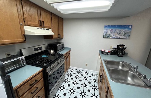 Kirkwood Condominio | Cozy 1BD/2BA Condo - Steps from Ski Lifts, Hot Tub